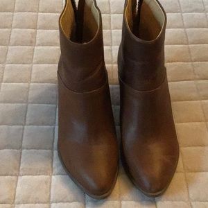 Nisolo Dari weather proof commuter boot size 8.currently on site